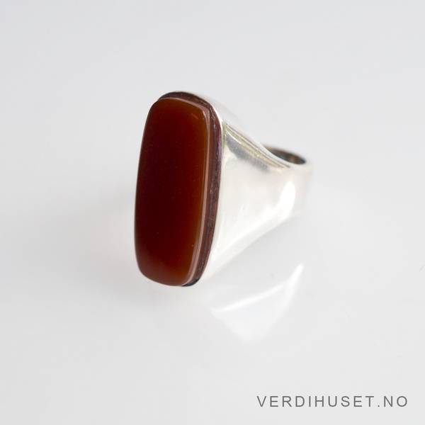Hovedbilde Ring i sølv med rød-brun sten