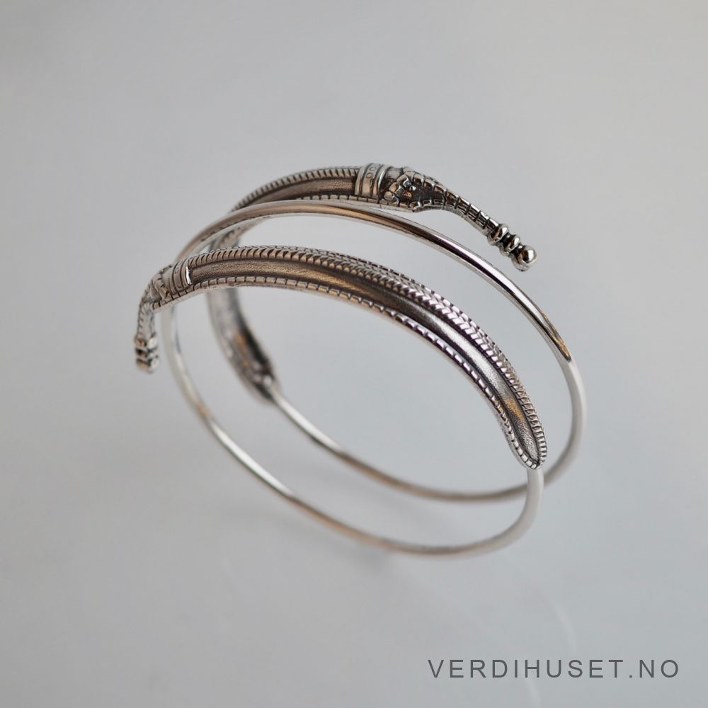 Armring i sølv, Saga-serien, 