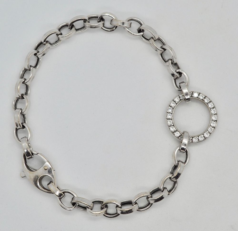 Armbånd i 14 K hvitt gull med blanke stener