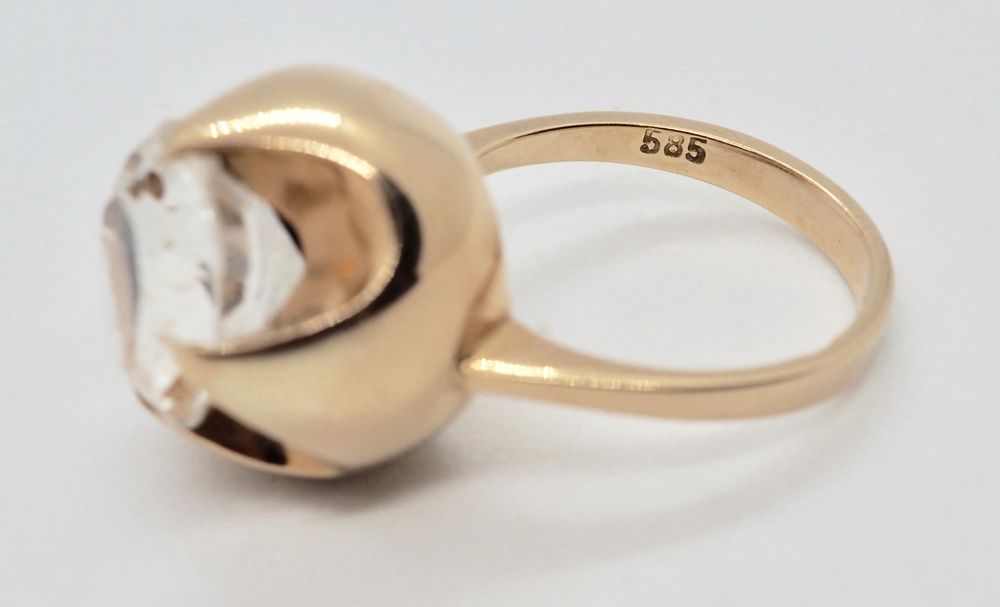 Ring i 14 K gull med stor blank sten 
