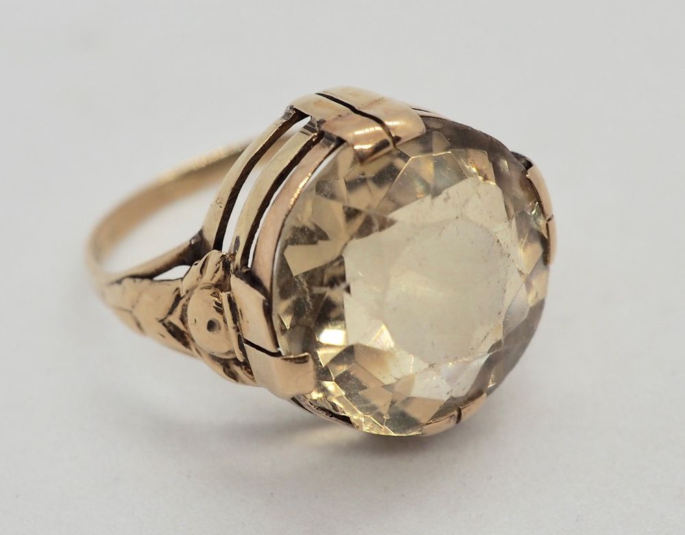 Ring i 14 K gull med stor sten 