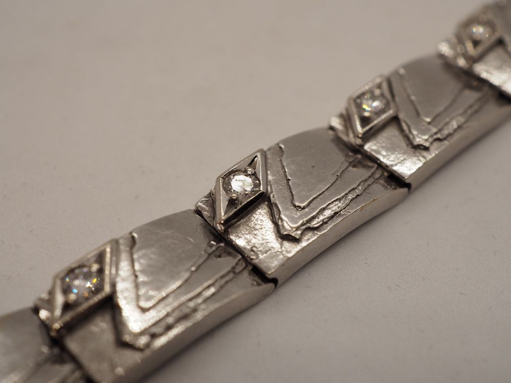 Armbånd i 14 K hvitt gull med 10 diamanter