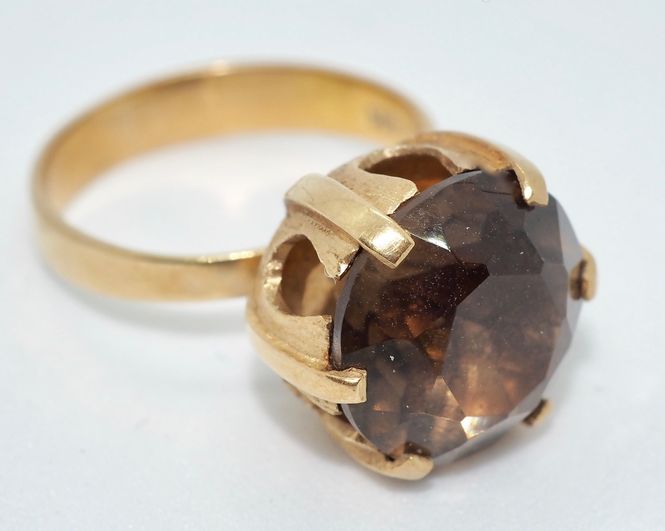 Hovedbilde Ring i 14 K gull med brun sten