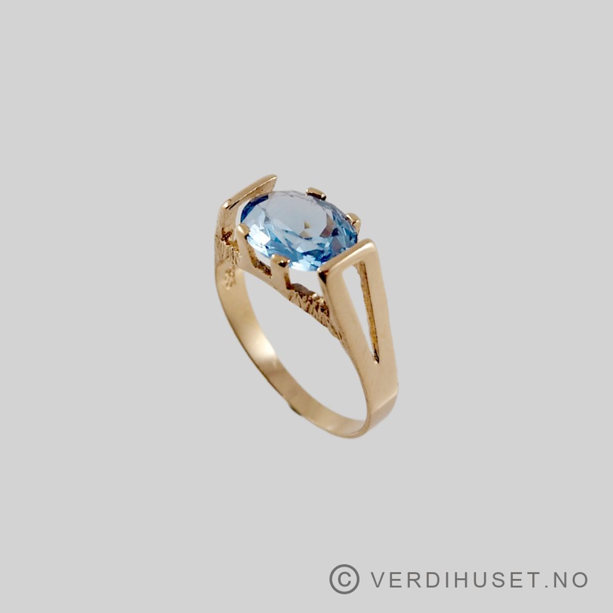Ring i 14 K gull med blå sten