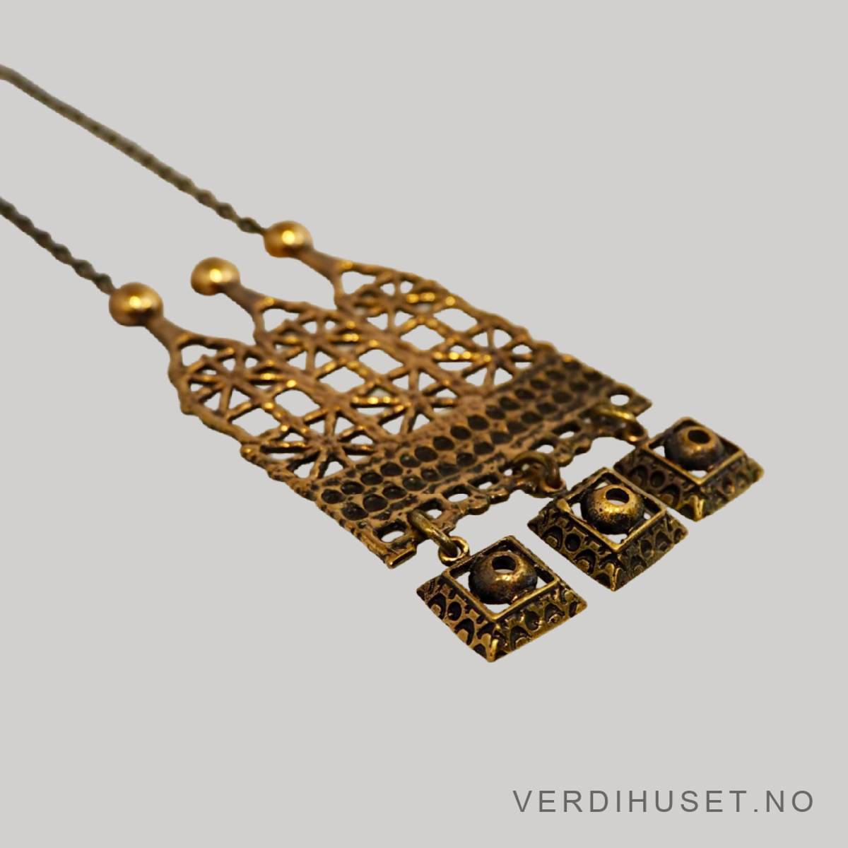 Halssmykke i bronse - P. Sarpaneva, Fi