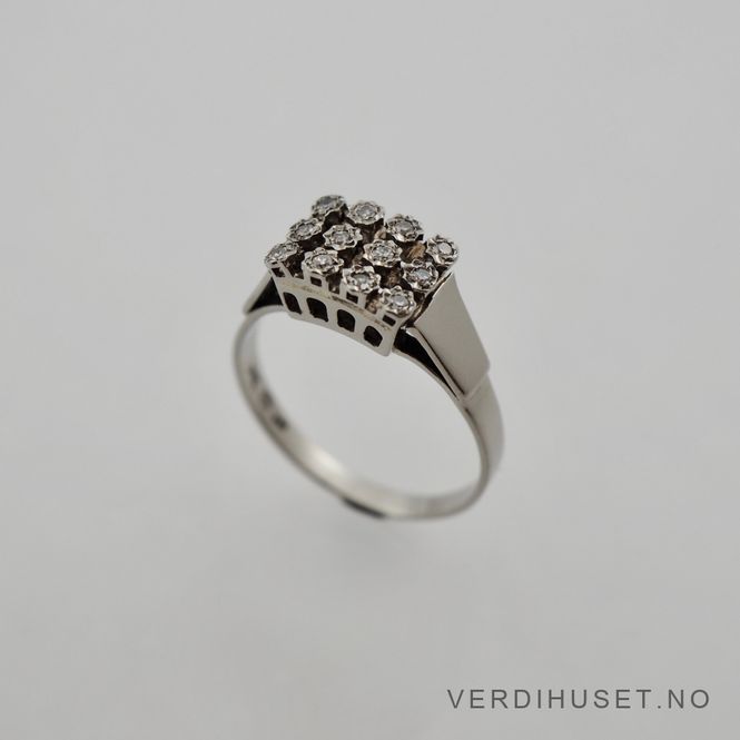 Hovedbilde Ring i 14 K hvitt gull med blanke stener