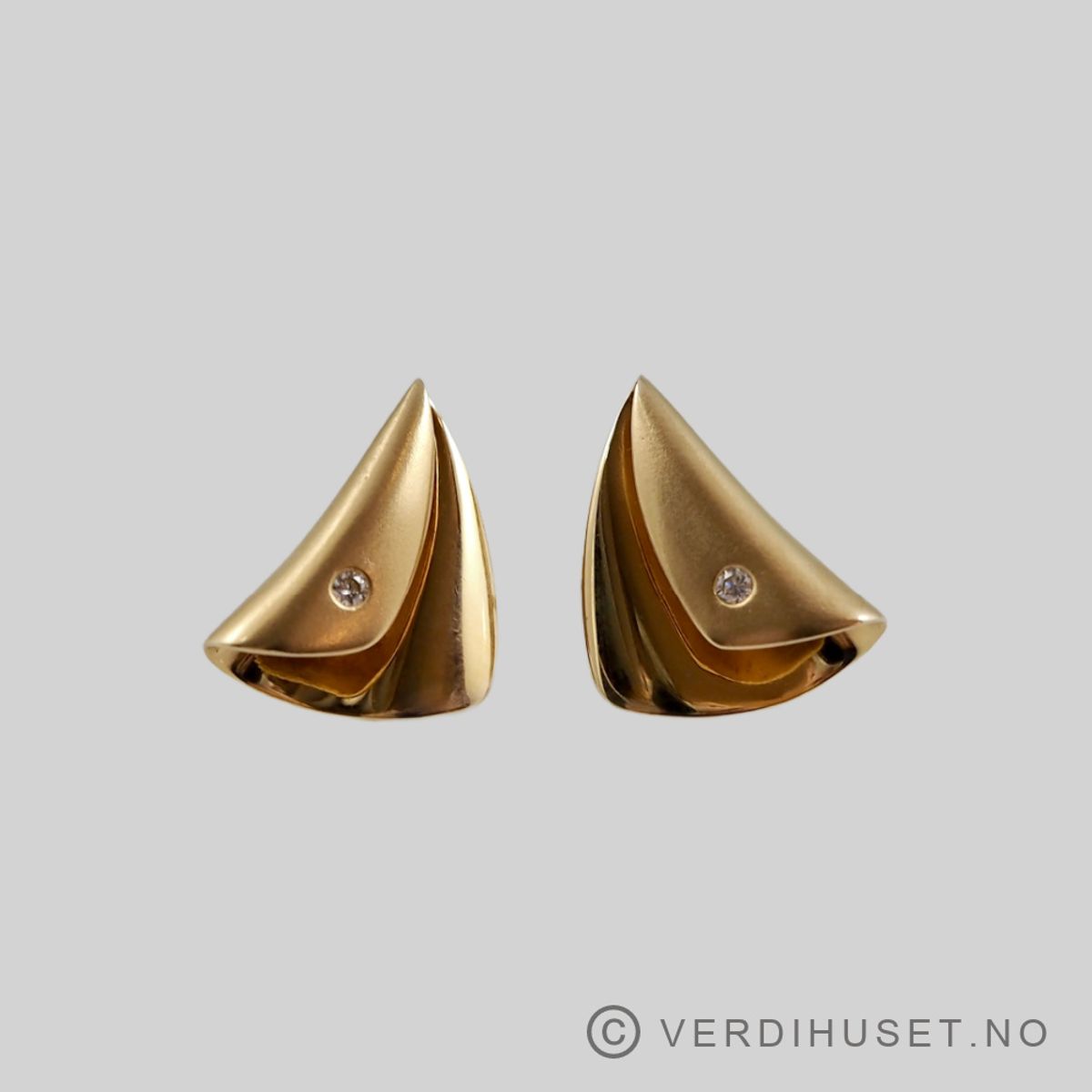 Ørepynt i 14 K gull med blank sten