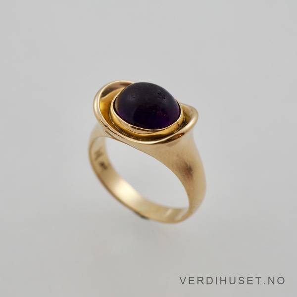 Hovedbilde Ring i 14 K gull med lilla sten