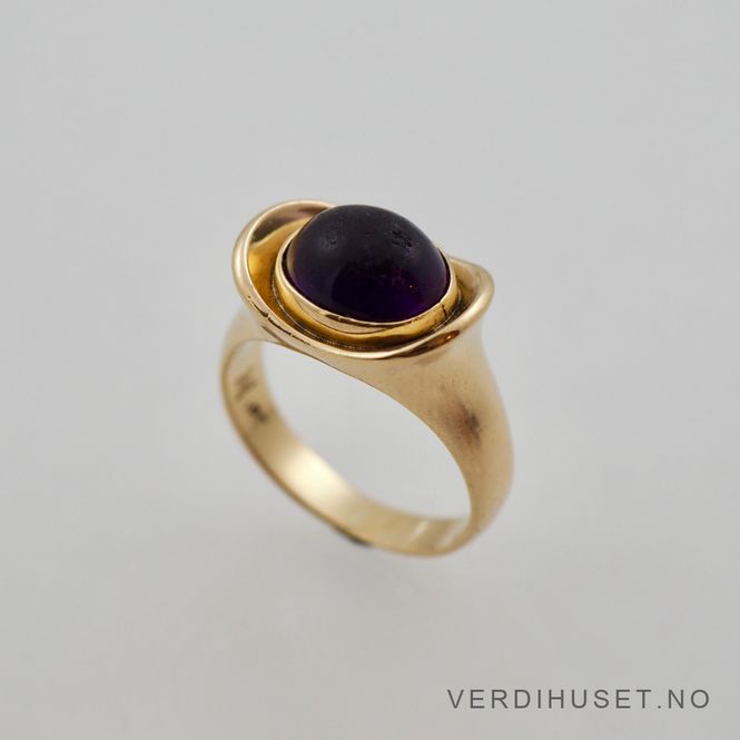 Hovedbilde Ring i 14 K gull med lilla sten