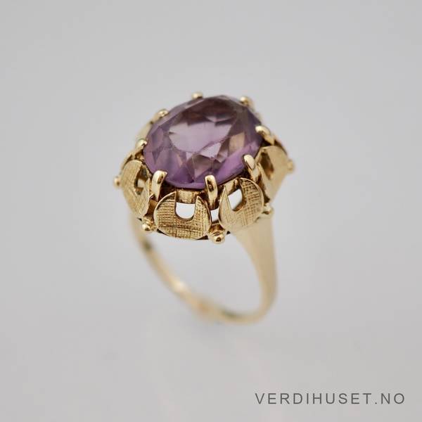 Hovedbilde Ring i 14 K gull med lilla sten