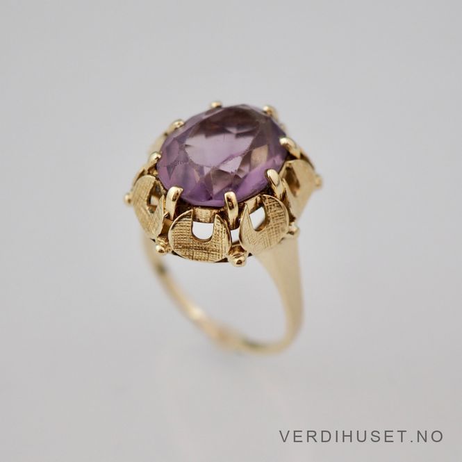 Hovedbilde Ring i 14 K gull med lilla sten