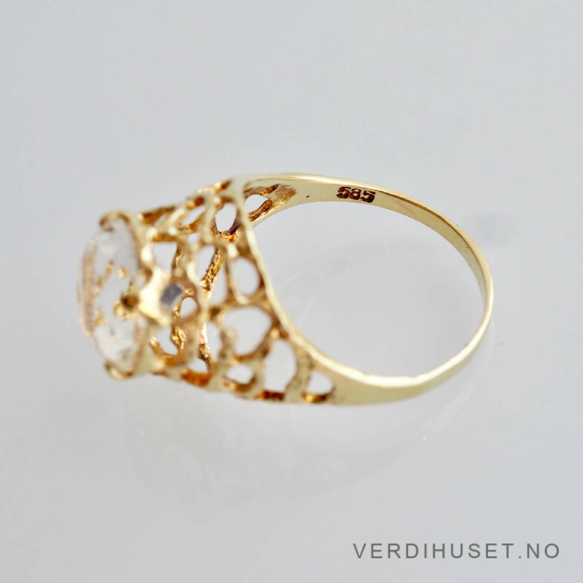 Ring i 14 K med blank sten