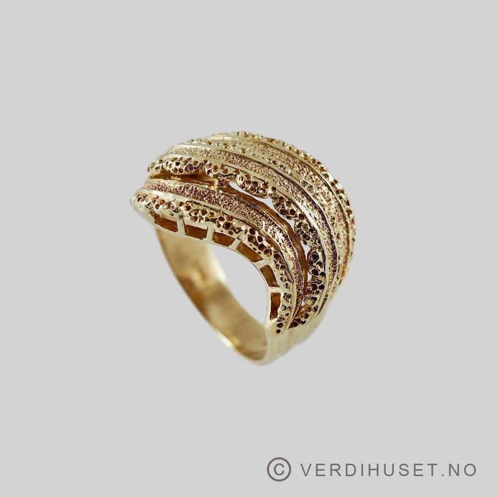 Ring i 14 K gull