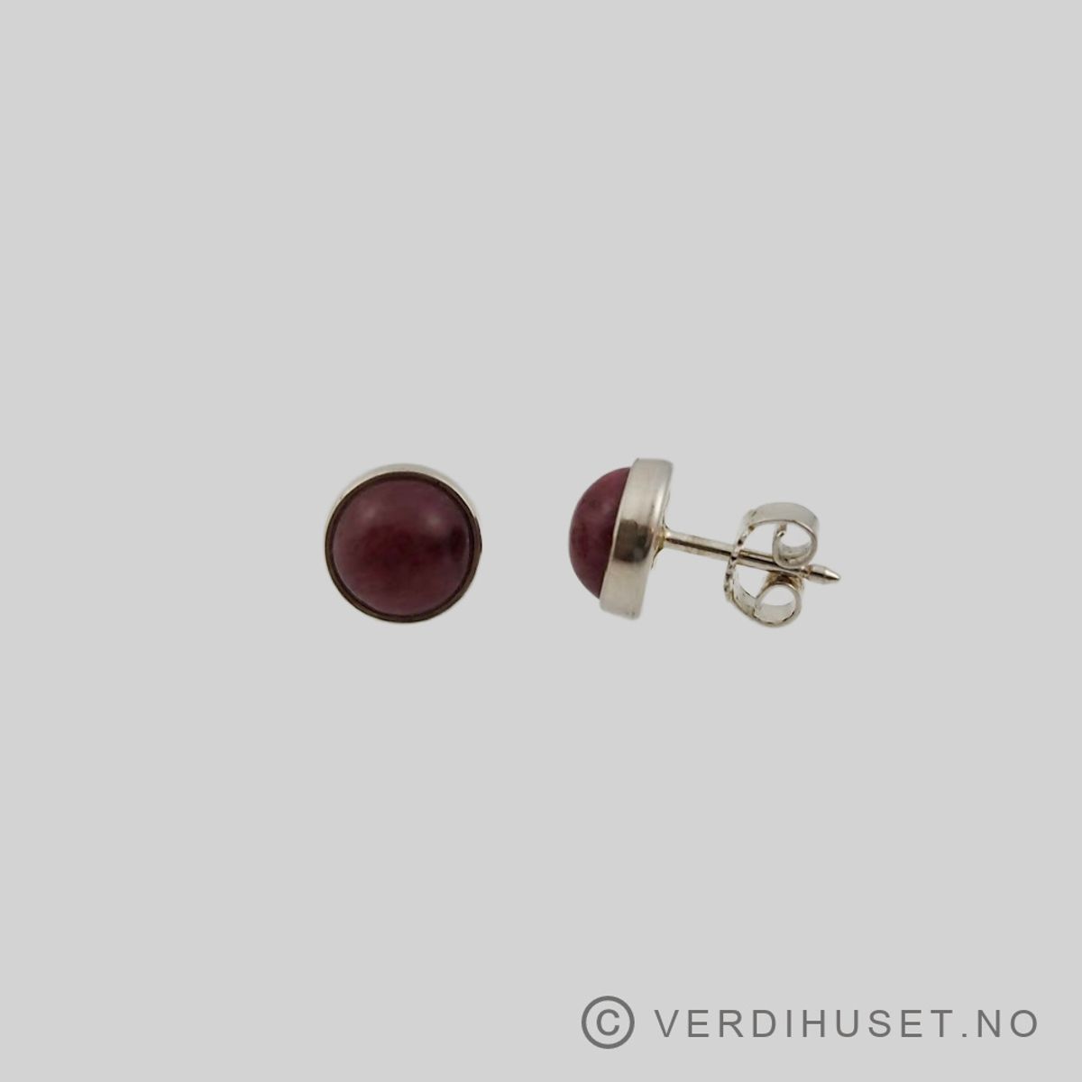 Ørepynt i sølv med rød sten
