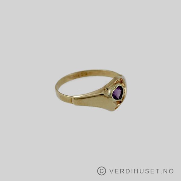 Hovedbilde Ring i 14 K gull med lilla sten