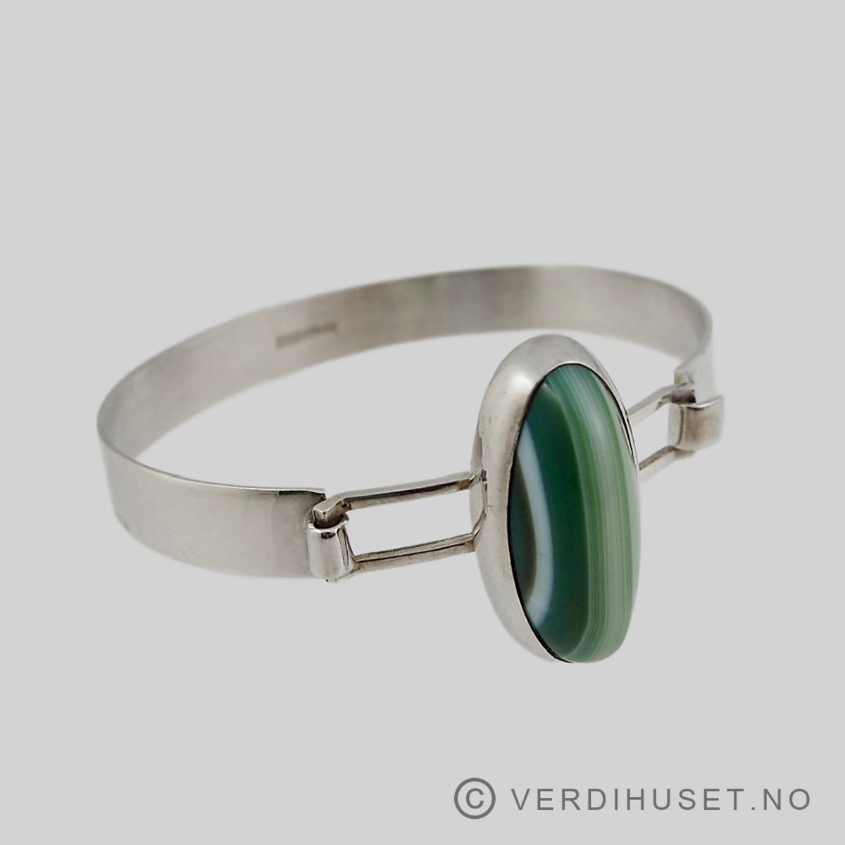 Armring i sølv med grønn sten