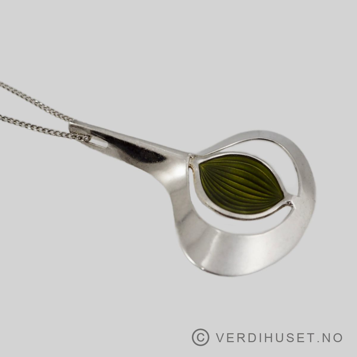 Anheng i sølv med grønn emalje - Aksel Holmsen