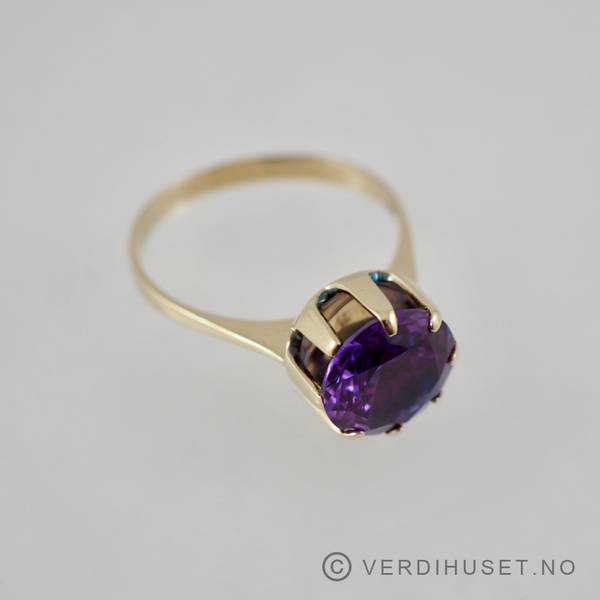 Hovedbilde Ring i 14 K gull med lilla sten