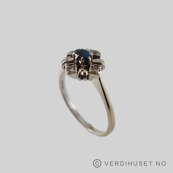 Hovedbilde Ring i 14 K hvitt gull med blå og blanke stener