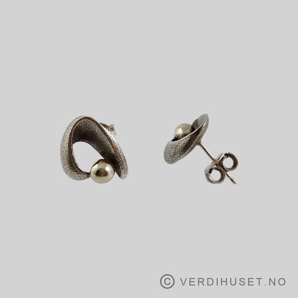 Hovedbilde Ørepynt i oksidert sølv - aha