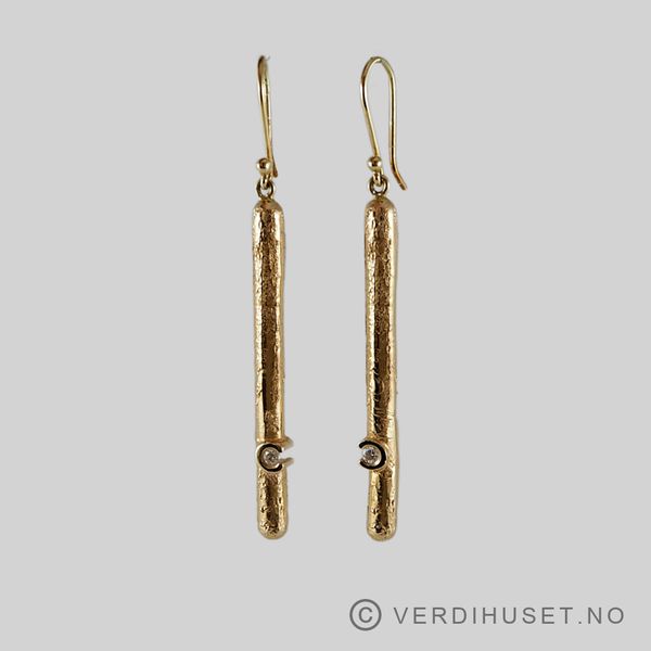 Hovedbilde Ørepynt i 14 K gull med blank sten