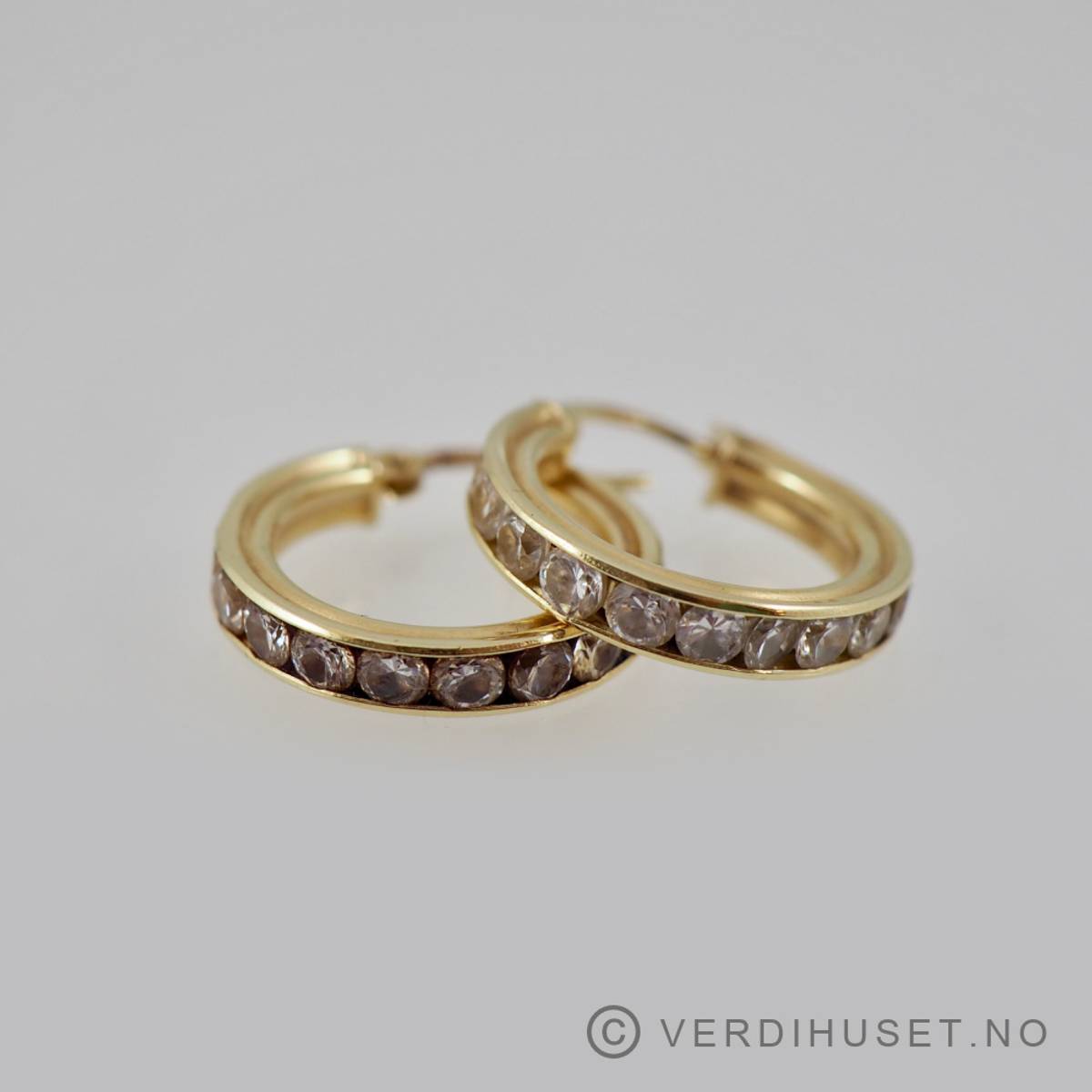 Øreringer i 14 K gull med blanke stener