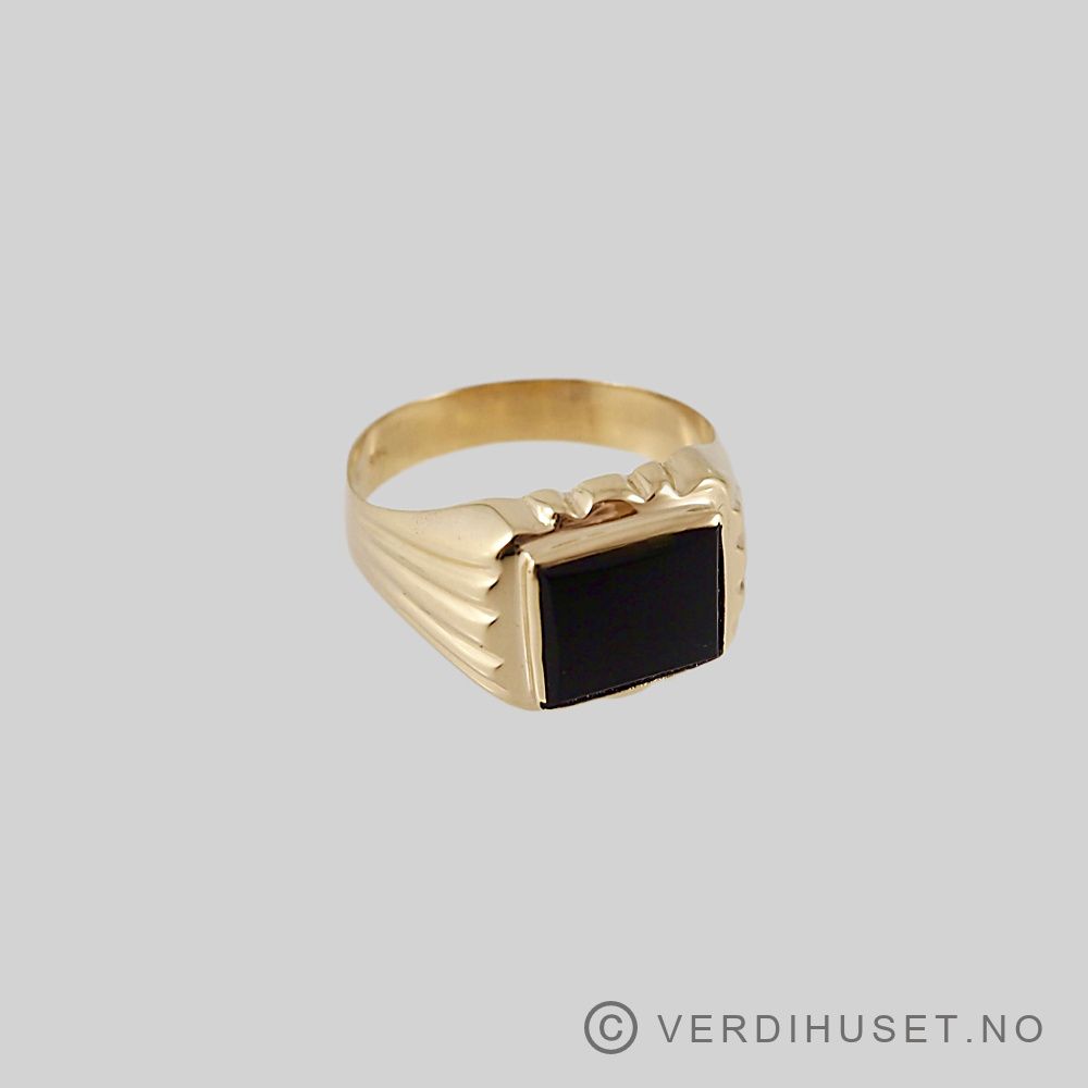 Herre-ring i 14 K gull med sort sten