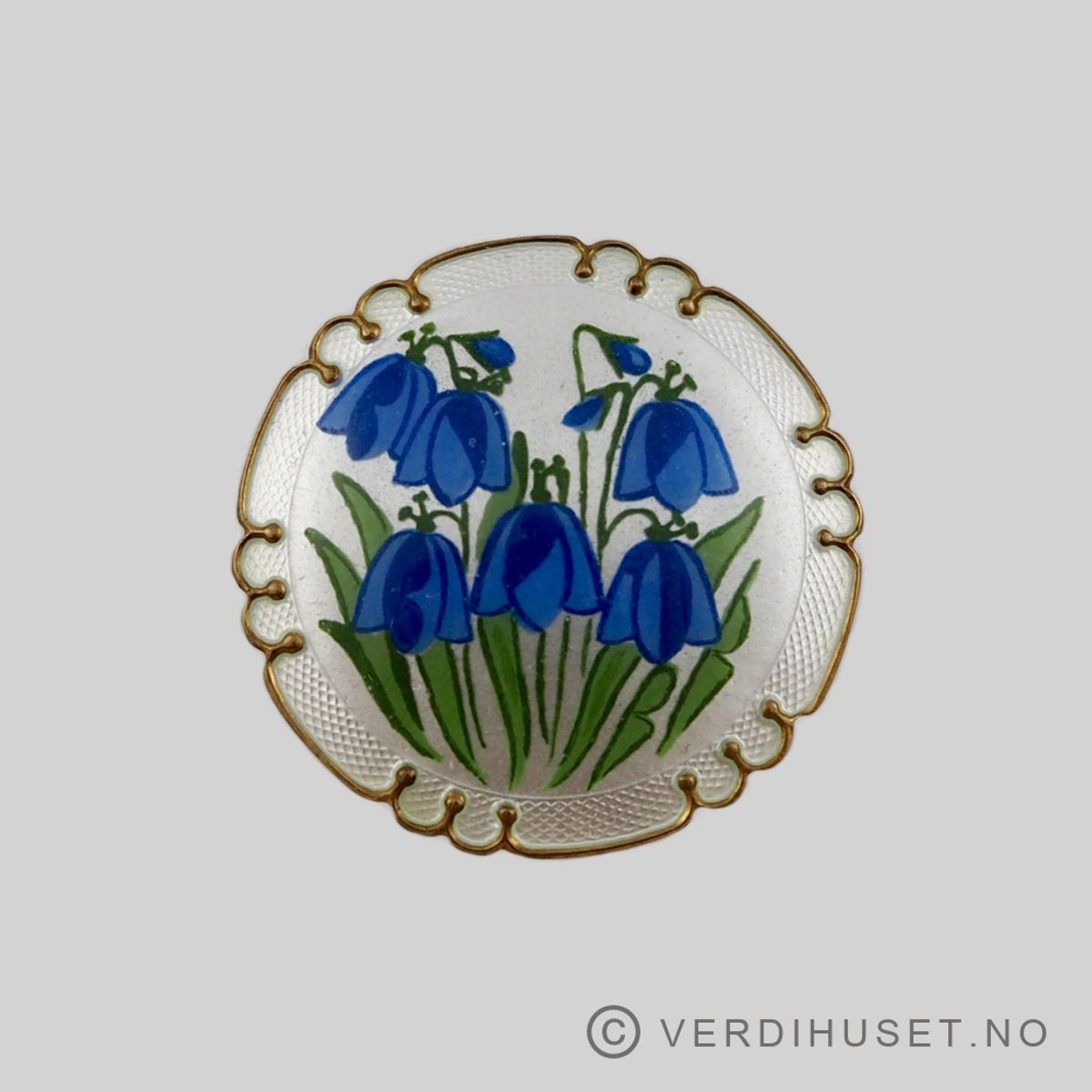 Brosje i forgylt sølv med emalje