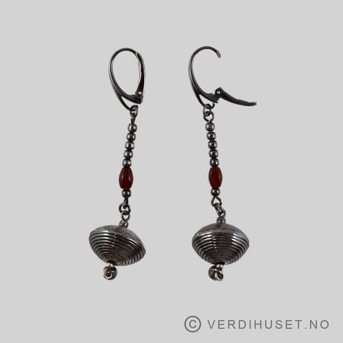 Ørepynt i oksidert sølv