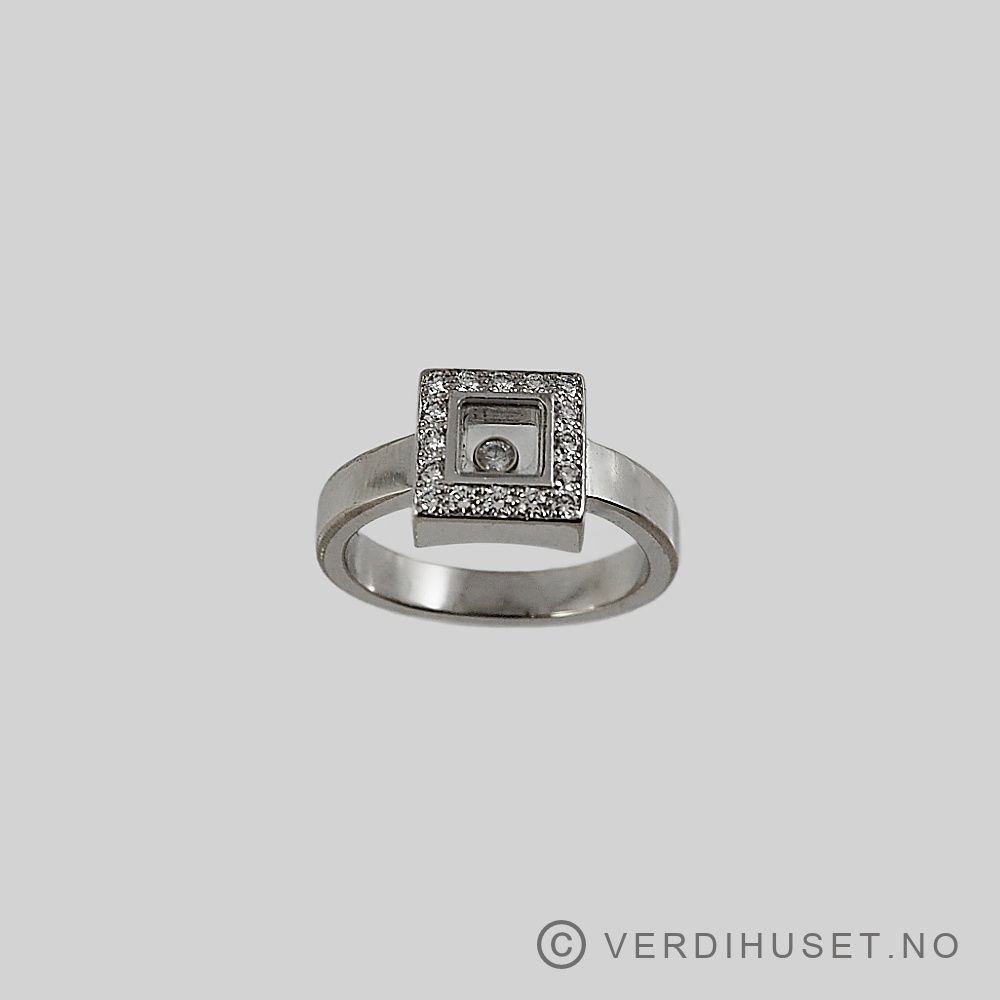 Ring i 18 K gull med blanke stener