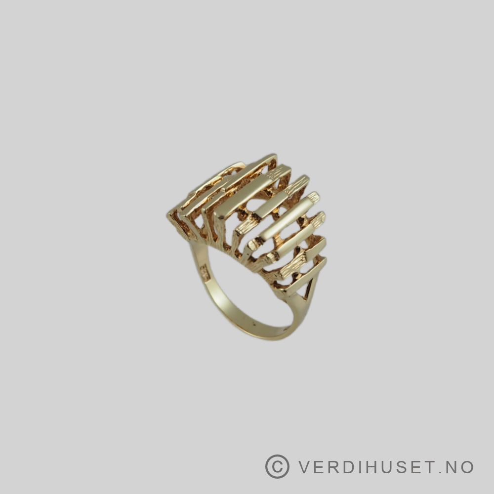 Ring i 14 K gull