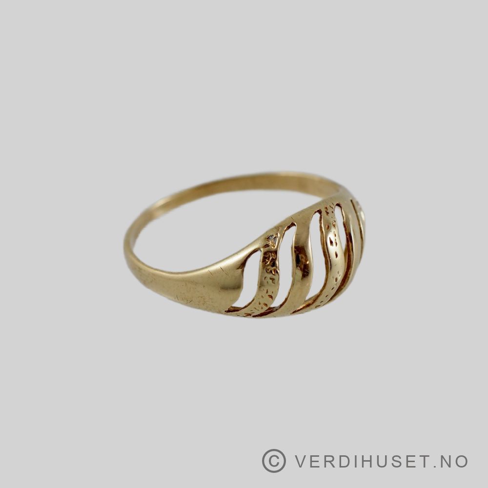 Ring i 14 K gull