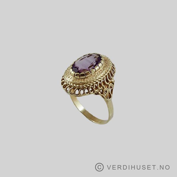 Hovedbilde Ring i 14 K gull med lilla sten