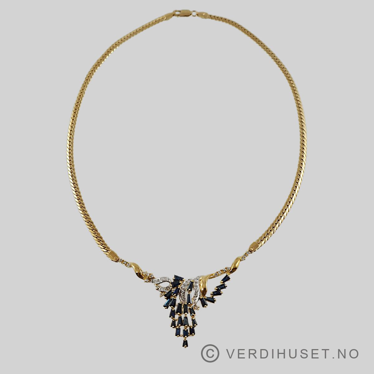 Halssmykke i 18 K gull med blå og blanke stener