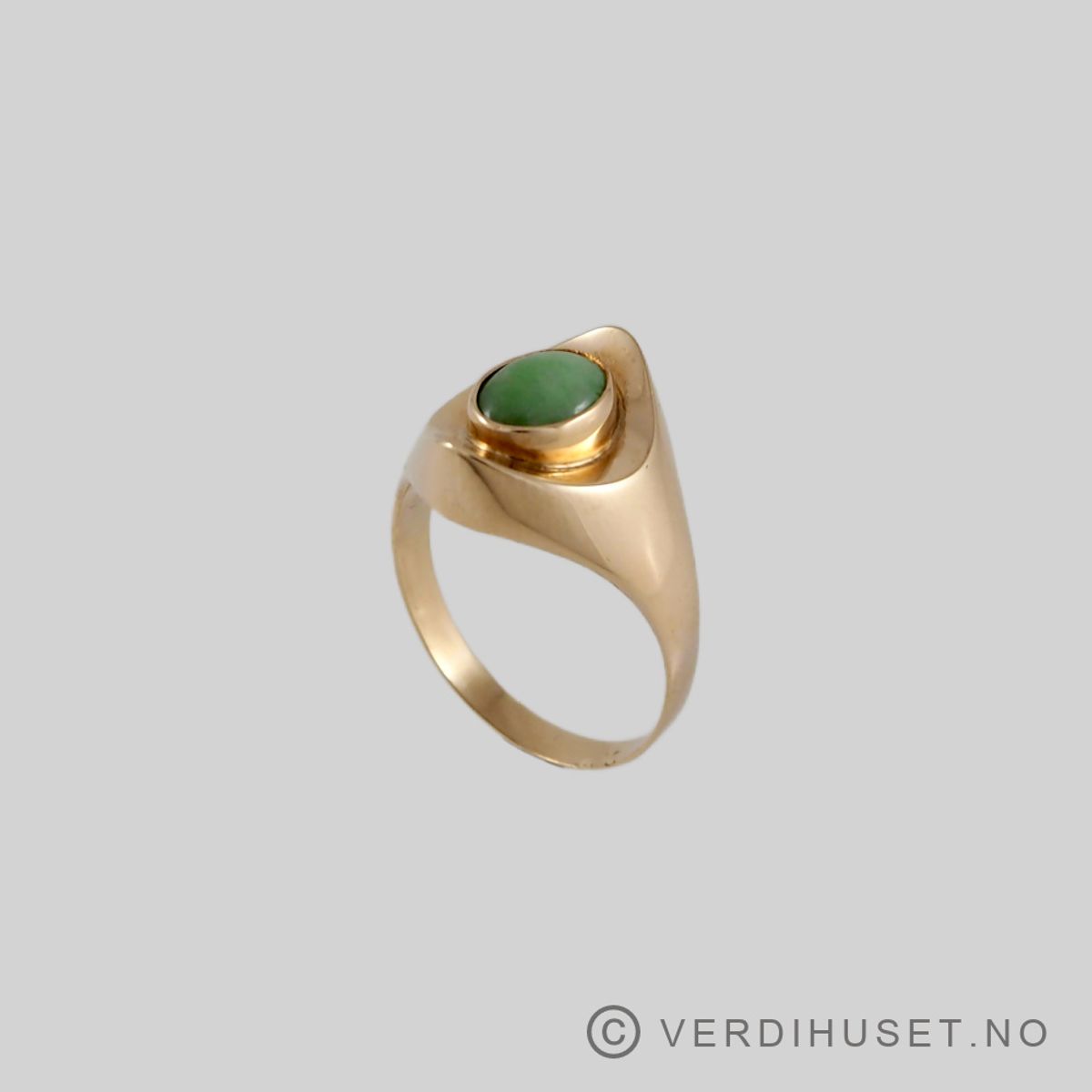 Ring i 14 K gull med grønn sten