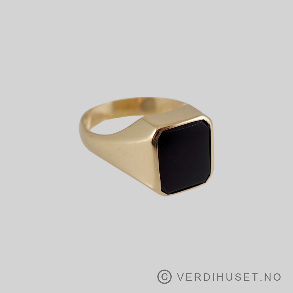 Herre-ring i 14 k gull med sort sten