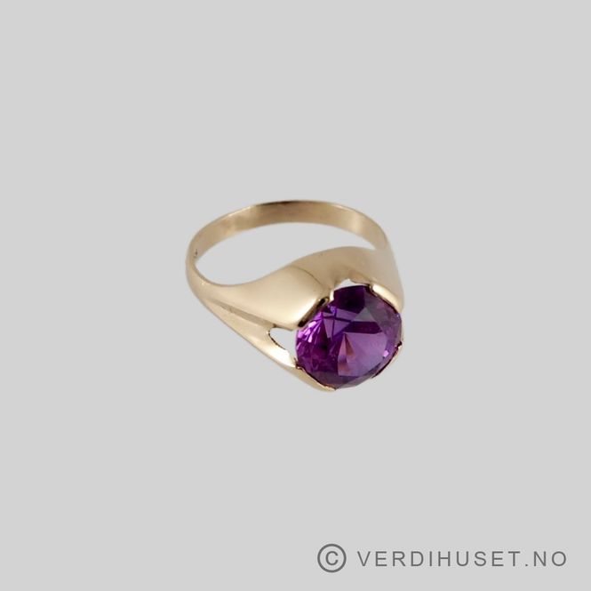 Hovedbilde Ring i 14 K gull med rosa/lilla sten