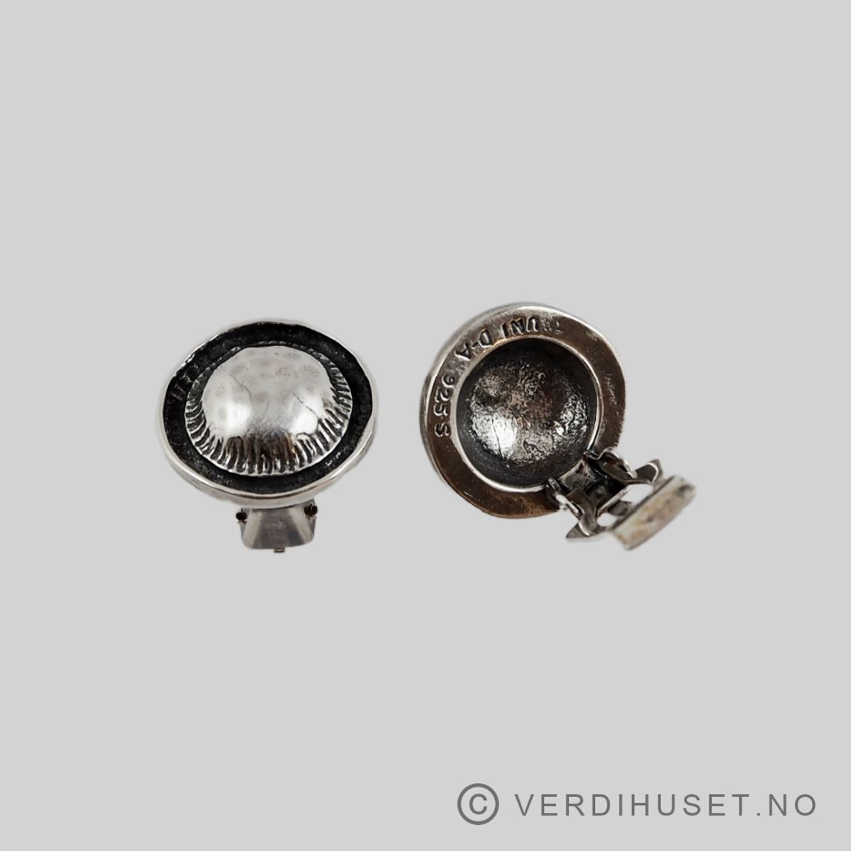 Øreklips i oksidert sølv - Uni D-A