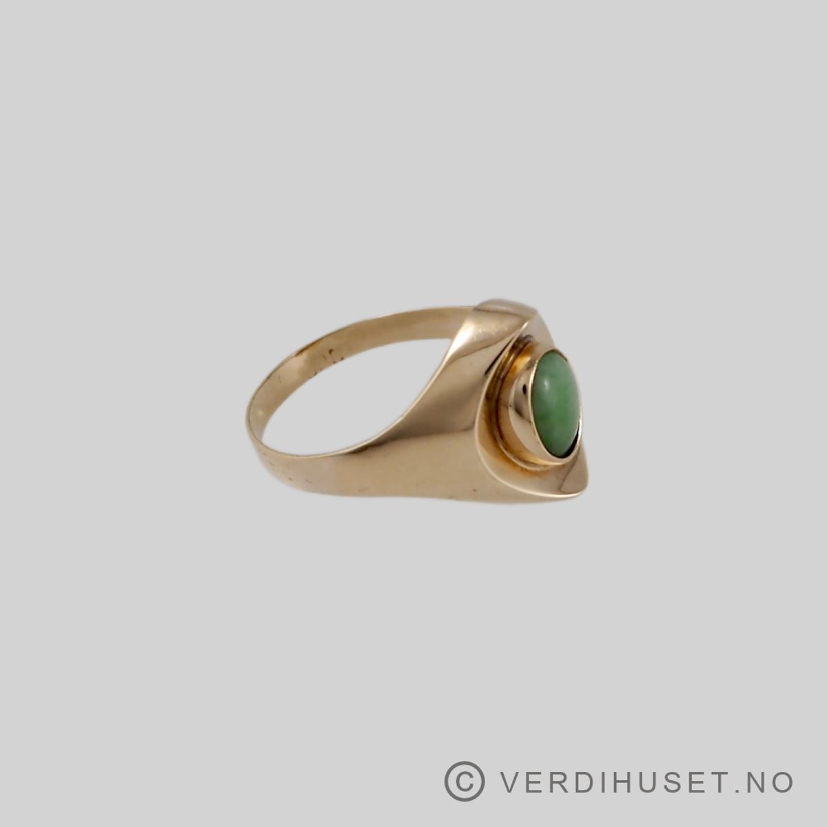 Ring i 14 K gull med grønn sten