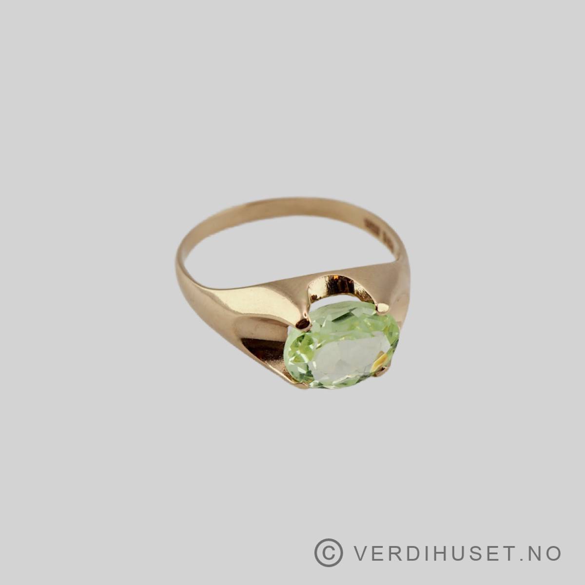 Ring i 14 K gull med lys grønn sten