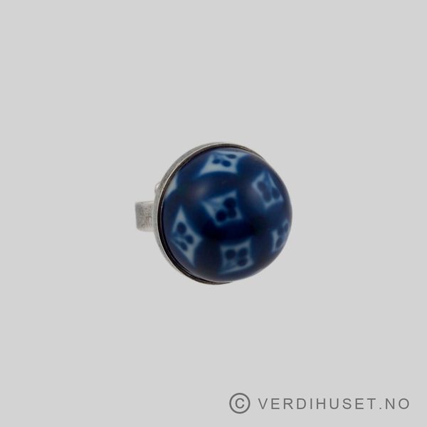 Hovedbilde Ring i sølv med halv porselenskule