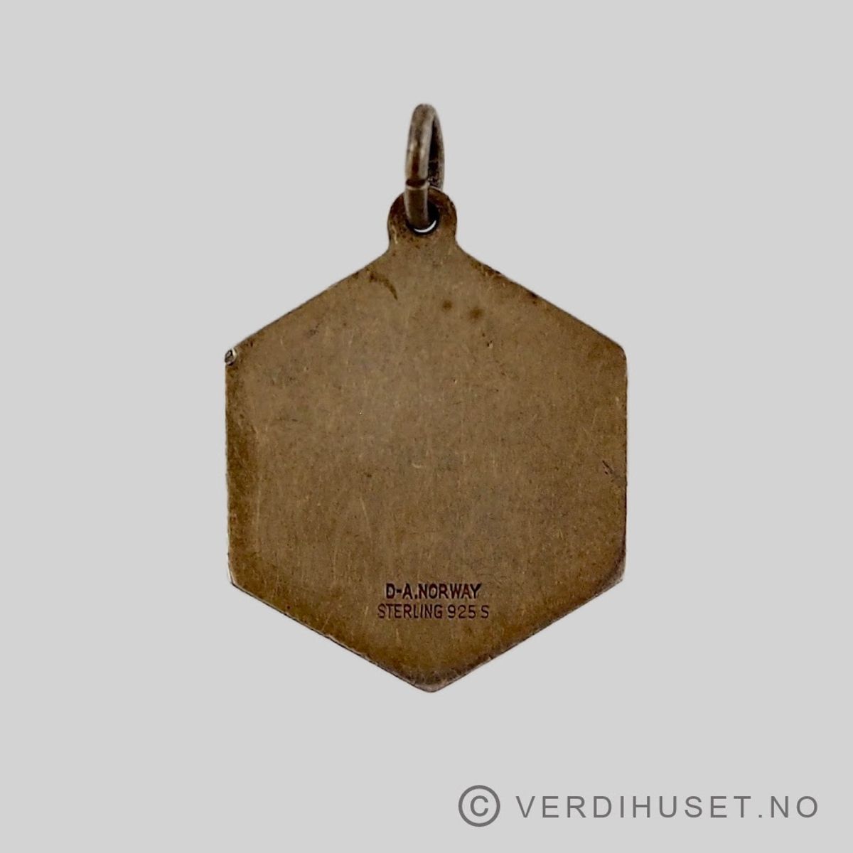 Anheng i forgylt sølv med emalje, Stjernetegn Skytten, D-A