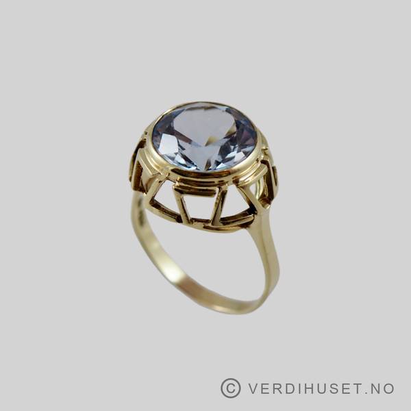 Hovedbilde Ring i 14 K gull med stor lys blå sten