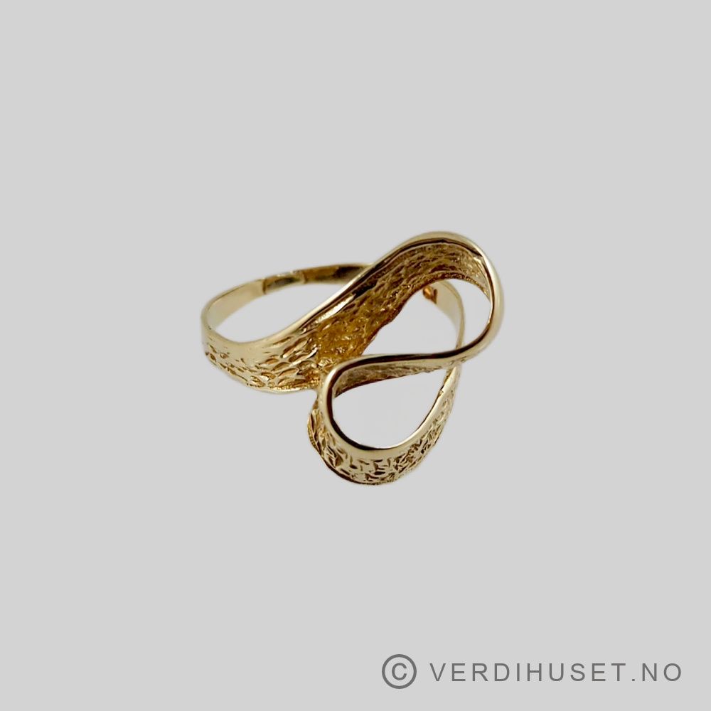 Ring i 14 K gull