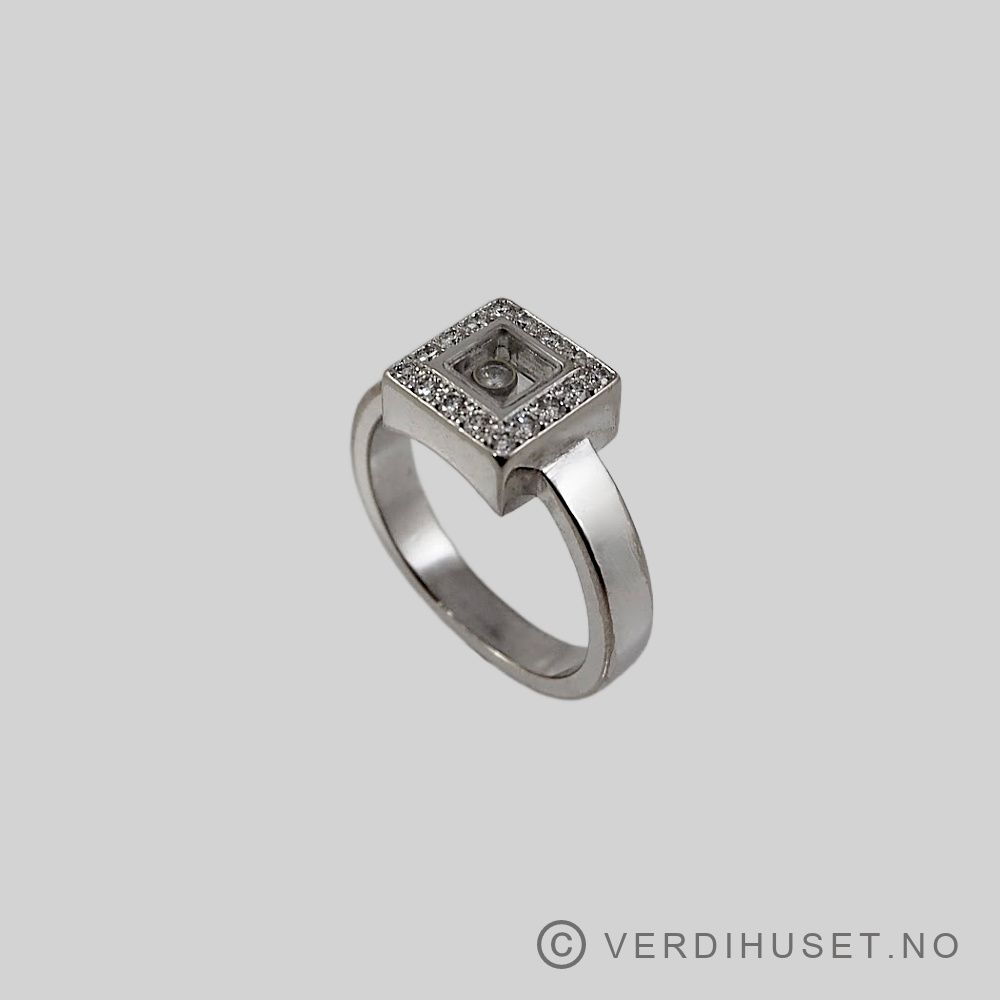 Ring i 18 K gull med blanke stener