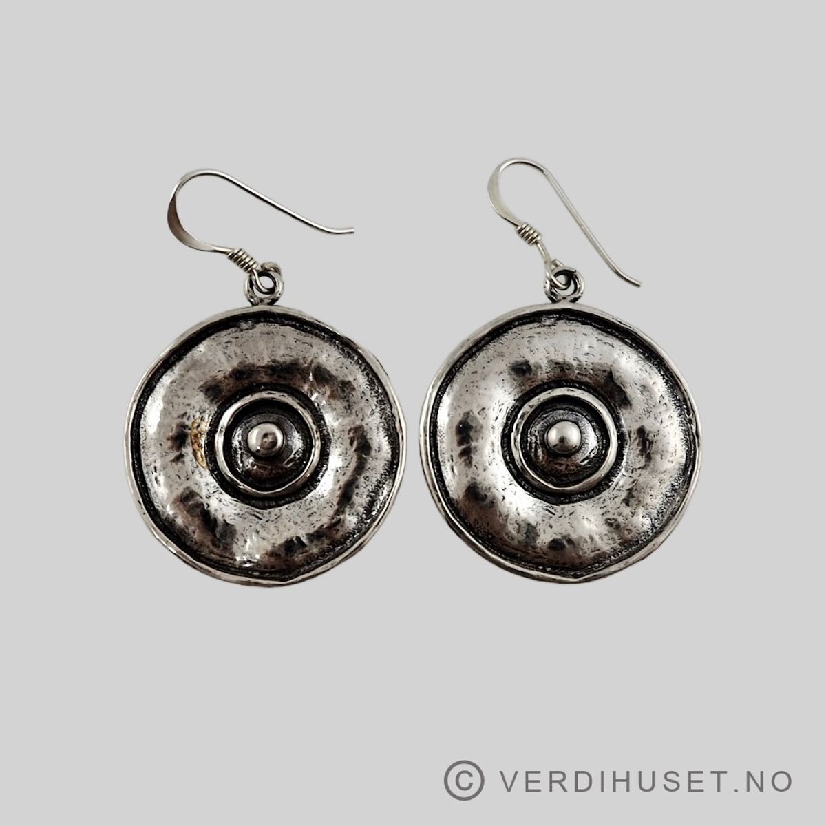 Ørepynt i oksidert sølv - Yngvar O. Kristiansen