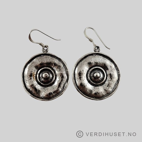 Hovedbilde Ørepynt i oksidert sølv - Yngvar O. Kristiansen