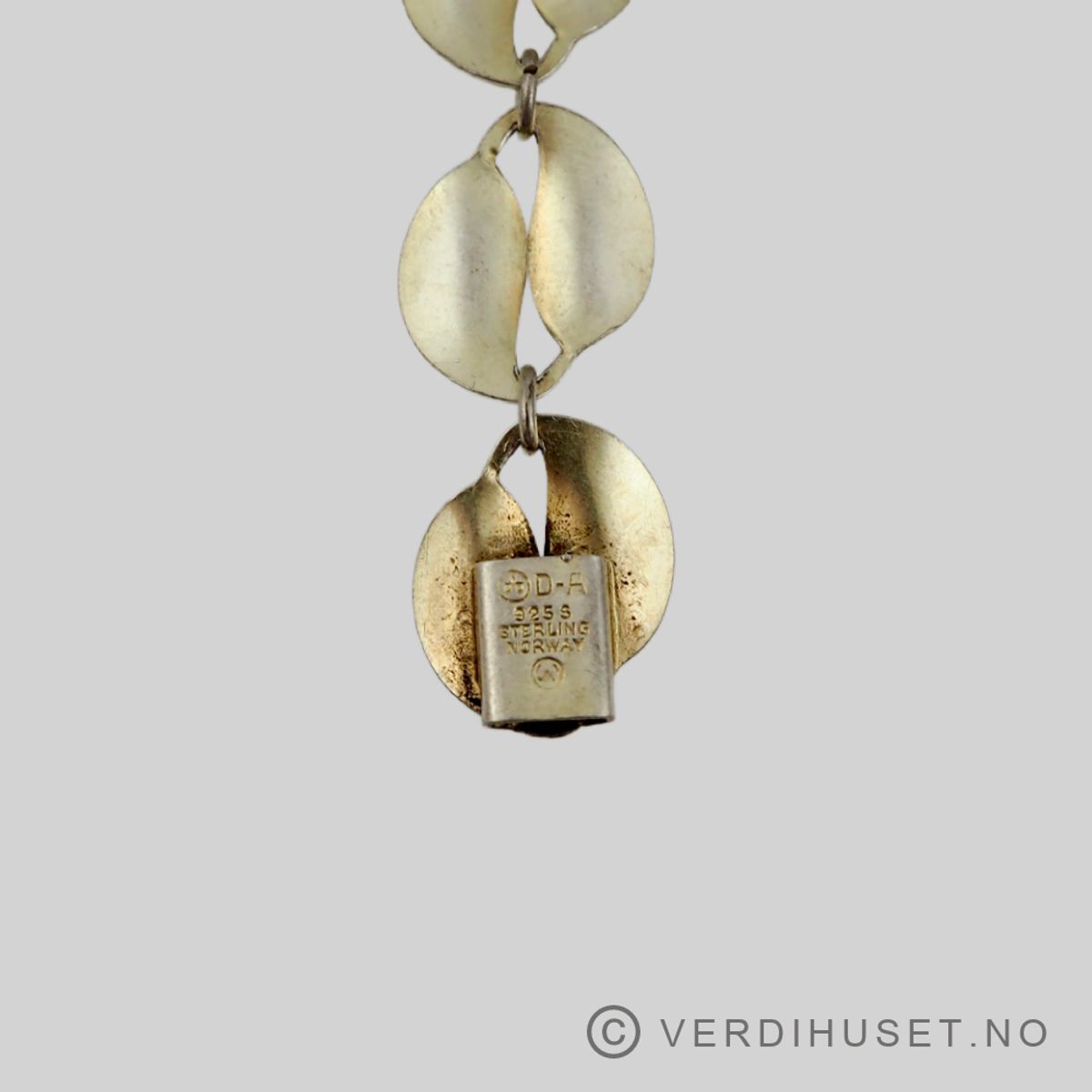 Armbånd i forgylt sølv med hvit emalje - D-A